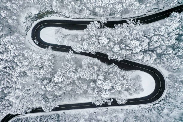 szwajcarska przełęcz górska - road winding road curve mountain zdjęcia i obrazy z banku zdjęć