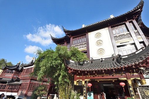 The Yun Garden in Shanghai, a classical garden south of the Yangtze River, was first built in the Ming Dynasty.\nIt is a national AAA tourist attractions and national key cultural relics protection units.\nMany tourists come here every day of the year.