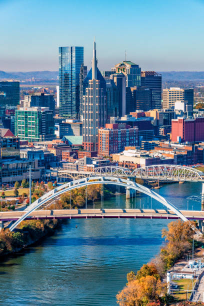 Nashville Bridges The skyline of beautiful Nashville, Tennessee, known as "Music City" beyond the iconic bridges spanning the Cumberland River. nashville tennessee bridge stock pictures, royalty-free photos & images