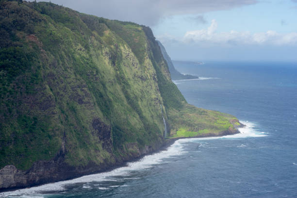 istock Cliffs north of Waipio valley 1290109941