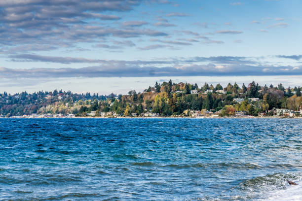 istock Autumn West Seattle Homes 3 1290122419