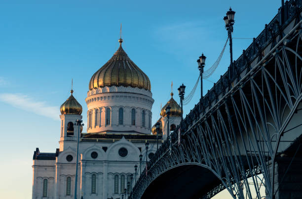 cathedral of christ the saviour and patriarchal bridge - patriarchal cross imagens e fotografias de stock