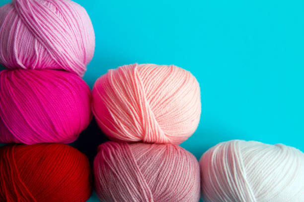 istock Columnarized acrylic yarn on a light blue background. A graph in the form of a nuanced gradient. 1290148343