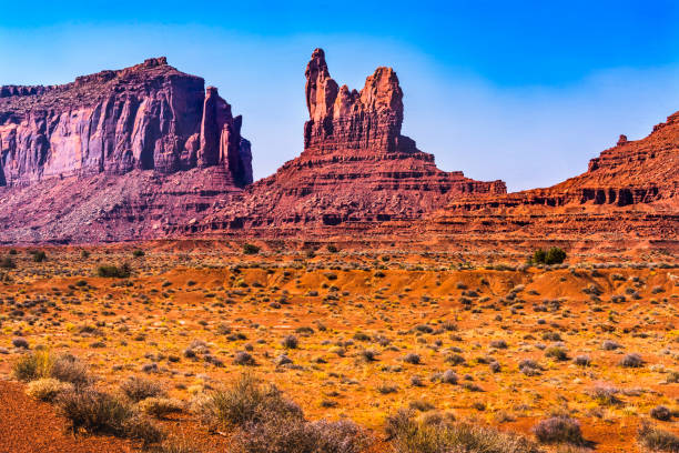 istock Sitting Hen Rock Formation Canyon Cliff Monument Valley Utah 1290156426