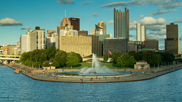 istock Crowds Around Fountain in Point State Park in Downtown Pittsburgh 1290171776