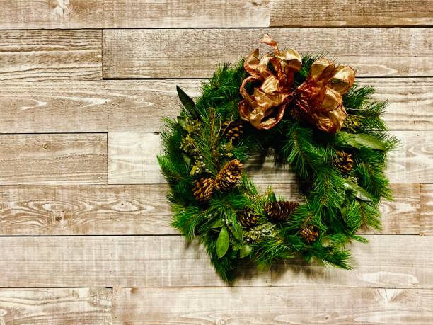 istock Country Christmas Wreath 1290177334