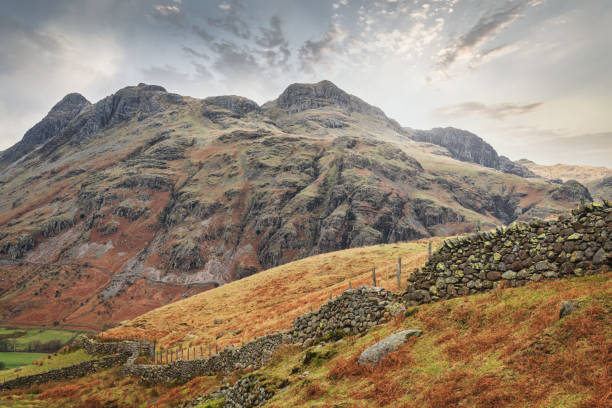 グレートラングデール湖水地方国立公園サンセットカンブリアイギリス - uk mountain color image cumbria ストックフォトと画像