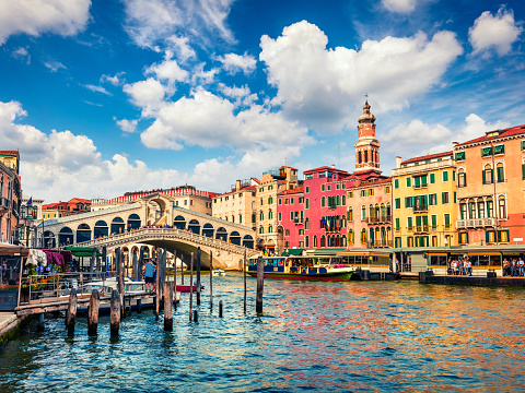 Impressive view of famous Canal Grande. Colorful spring scene of Rialto Bridge. Picturesque morning cityscape of Venice, Italy, Europe. Traveling concept background.