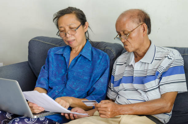 istock Seniors computer and credit card. 1290238417