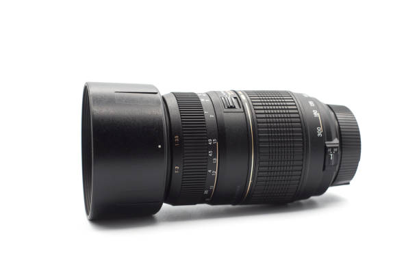 istock optical zoom 100-300mm on white background 1290253112