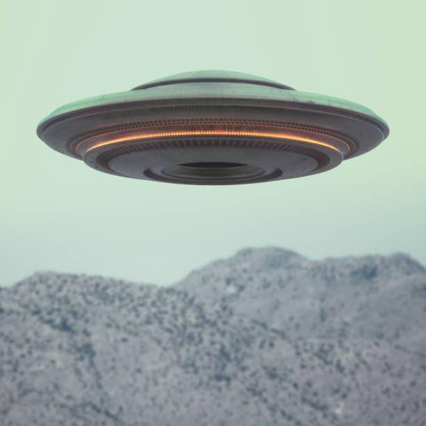 ufo niezidentyfikowany flying object clipping ścieżka w zestawie - ufology zdjęcia i obrazy z banku zdjęć