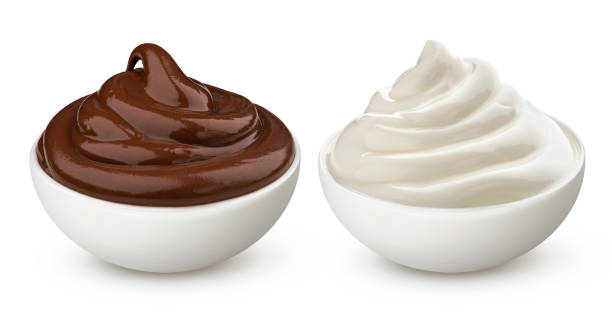 skål med choklad och mjölk vaniljkräm isolerad på vit bakgrund - yoghurt chocolate bowl bildbanksfoton och bilder