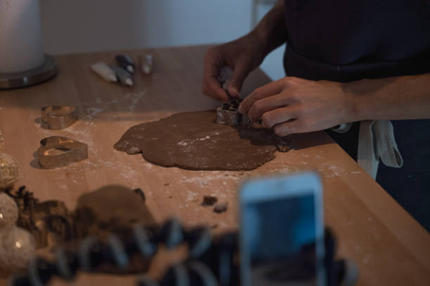 istock Woman bakes cookies as side hustle 1290310394