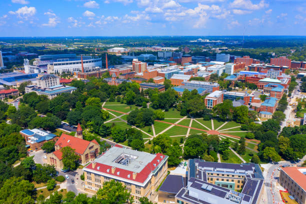 vista aérea de columbus ohio - campus fotografías e imágenes de stock