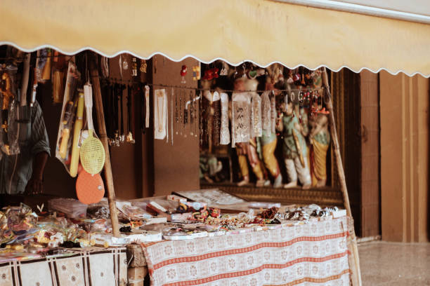 small shop in amritsar - mumbai delhi temple india imagens e fotografias de stock