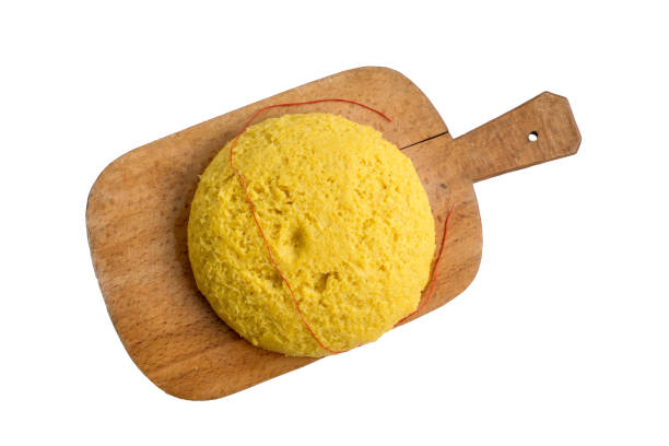 polenta fumante chaude - dishware butter cutting board agriculture photos et images de collection