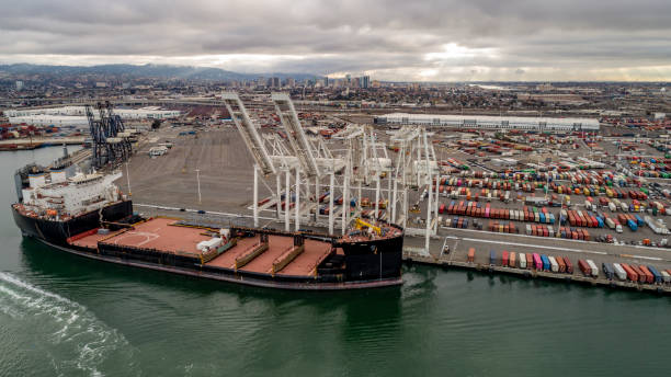 port d’oakland - oakland california commercial dock harbor california photos et images de collection