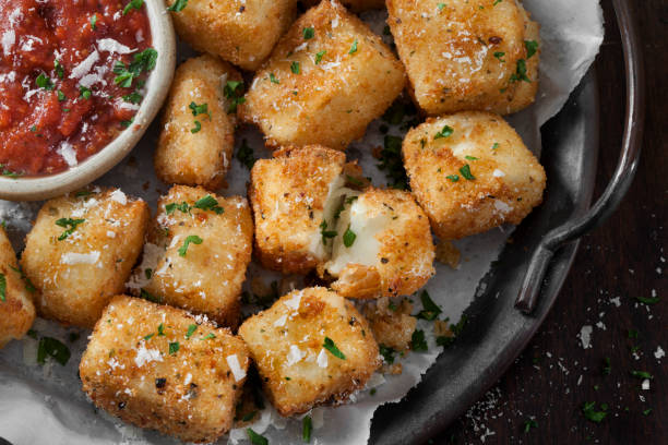 fried halloumi cheese nuggets with marinara dipping sauce - mozzarella stick appetizer fried imagens e fotografias de stock