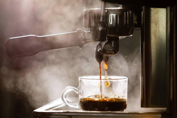 macchina per caffè espresso - espresso coffee cafe making foto e immagini stock