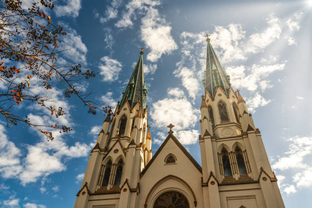 istock Cathedral in Savannah Georgia 1290440898