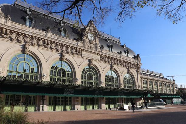 Train Brotteaux railway station in Lyon Former Brotteaux railway station in Lyon, built in 1908, currently auction house, exterior view, city of Lyon, Rhône department, France 1908 stock pictures, royalty-free photos & images