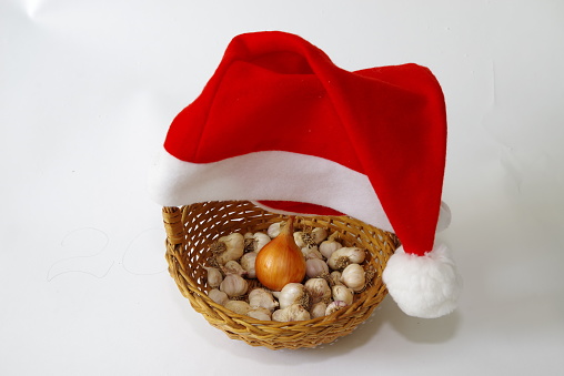 Garlic and onion in a Christmas basket