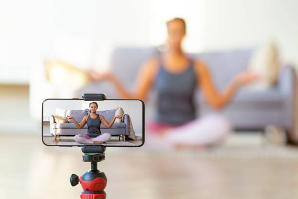 istock Yoga online. Live streaming on a smartphone 1290546509