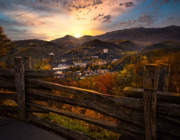 Gatlinburg overlook with sunrise Gatlinburg overlook with sunrise and red sky gatlinburg stock pictures, royalty-free photos & images