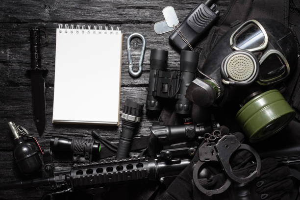 apparecchiature airsoft. - tactical flashlight foto e immagini stock