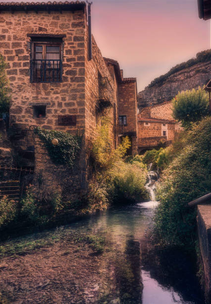 istock Orbaneja del Castillo, Burgos 1290563267