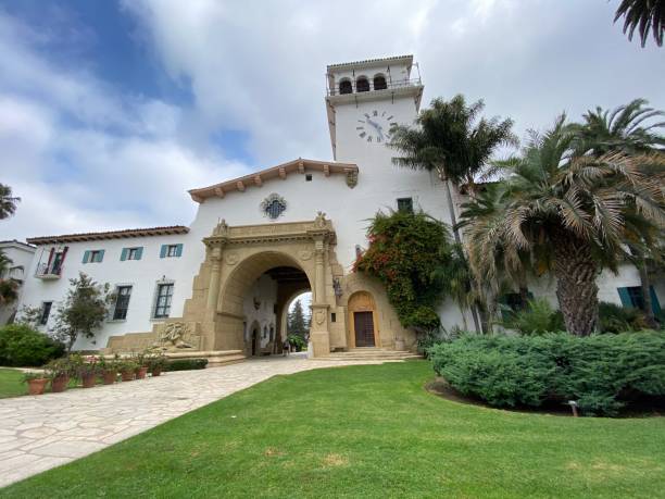 palacio de justicia del condado de santa bárbara - santa barbara county spanish culture courthouse arch fotografías e imágenes de stock