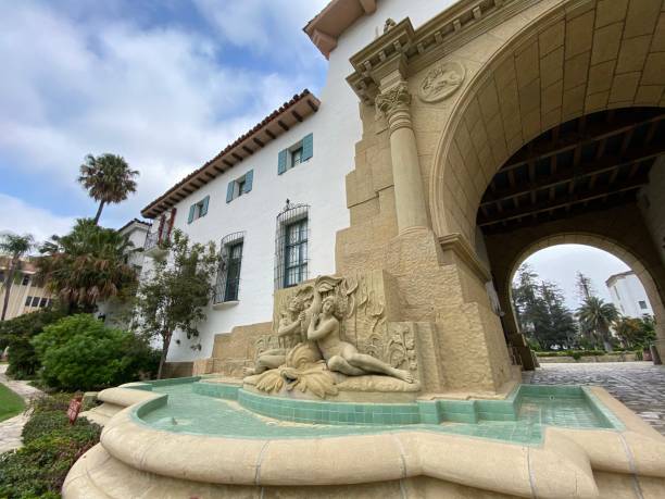 palacio de justicia del condado de santa bárbara - santa barbara county spanish culture courthouse arch fotografías e imágenes de stock