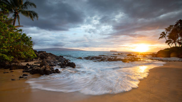 istock Sunset cove in Hawaiian Islands 1290584247