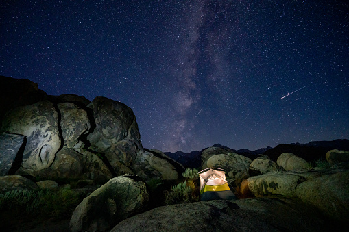 The Alabama Hills are a formation of rounded rocks and eroded hills set between the jagged peaks of the Sierra Nevada and the geologically complex Inyo Mountains. Both geologic features were shaped by the same uplifting occurring 100 million years ago.