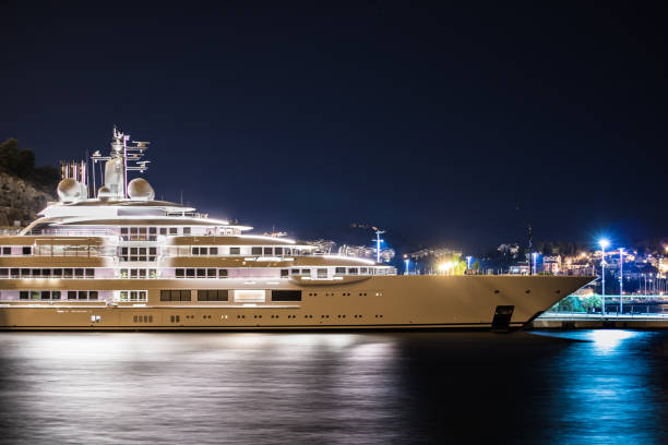 dubrovnik, croatie - 23 juin 2020: coup de nuit du super yacht schéhérazade de 140m construit en 2020 par lurssen - dubrovnik neretva county photos et images de collection