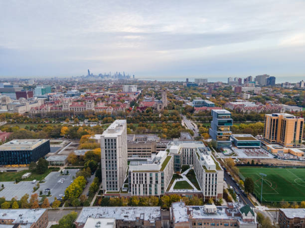 istock Aerial View of Chicago Skyline 1290718693