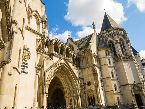 royal courts of justice in london, der hauptstadt von england - royal courts of justice stock-fotos und bilder