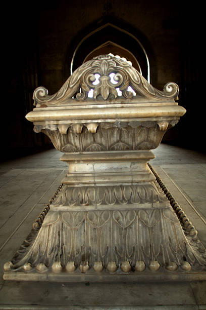 istock Etched Marble Tomb at Safdarjung 1290801112