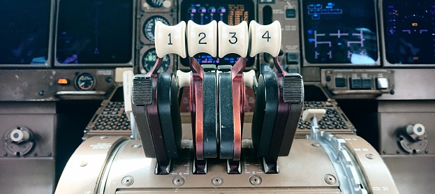 Four engines jumbo jet throttle lever
