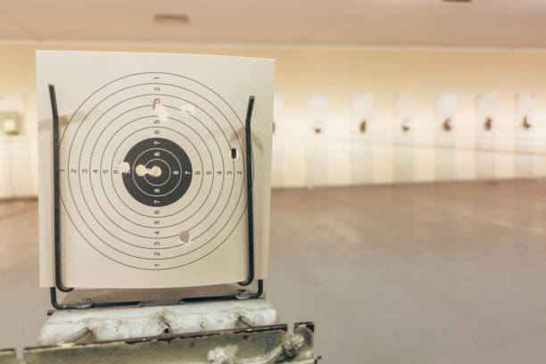 air gun shooting range, practice shooting range target - airsoft gun imagens e fotografias de stock