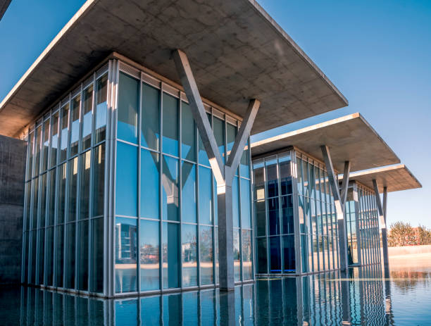 Forth Worth, Texas, USA, December 29 2018. The Fort Worth art Gallery showing the exterior and the reflecting pond