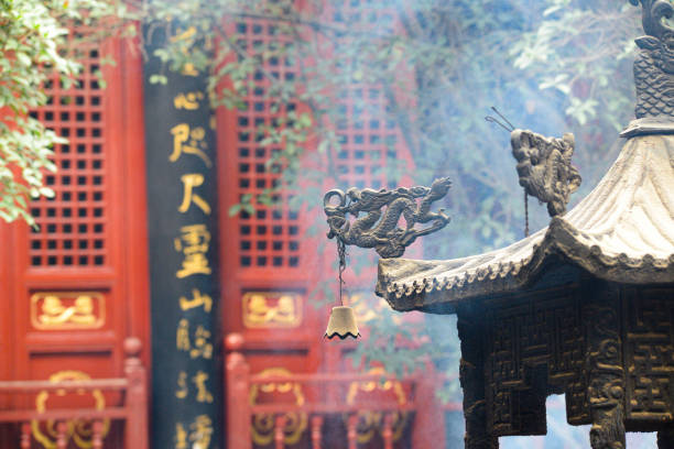 白い馬のテンポの中国の香の家 - luoyang ストックフォトと画像