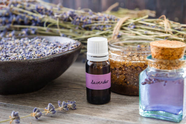 cosmetici naturali alla lavanda - merchandise spa treatment botanical spa treatment exfoliation foto e immagini stock