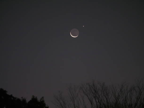 istock Crescent Moon and Venus conjunction at dawn 1290951462