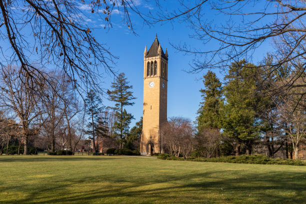 エドガー・wとマーガレット・マクドナルド・スタントン記念カリヨンを収容するアイオワ州立大学カンパニール校 - carillon ストックフォトと画像