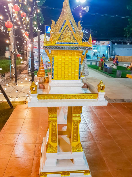 golden yellow holy shrine at thai night market in huai khwang, bangkok, thailand. - huai khwang district imagens e fotografias de stock