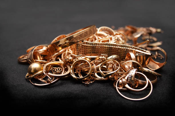 スクラップゴールドジュエリー - gold jewelry ring scrap metal ストックフォトと画像