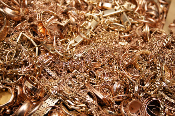 istock Scrap gold jewelry 1291002490