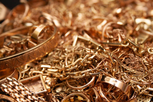 istock Scrap gold jewelry 1291002514