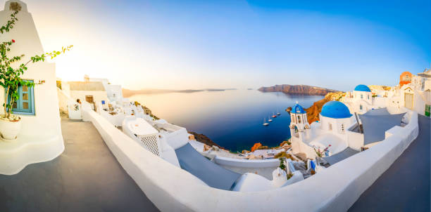istock Oia, traditional greek village 1291014628